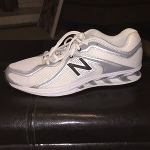 New Balance Sneaks..Wide Large (2E)